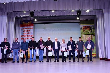 От полей до перерабатывающих предприятий: Первомайский район чествовал своих аграриев